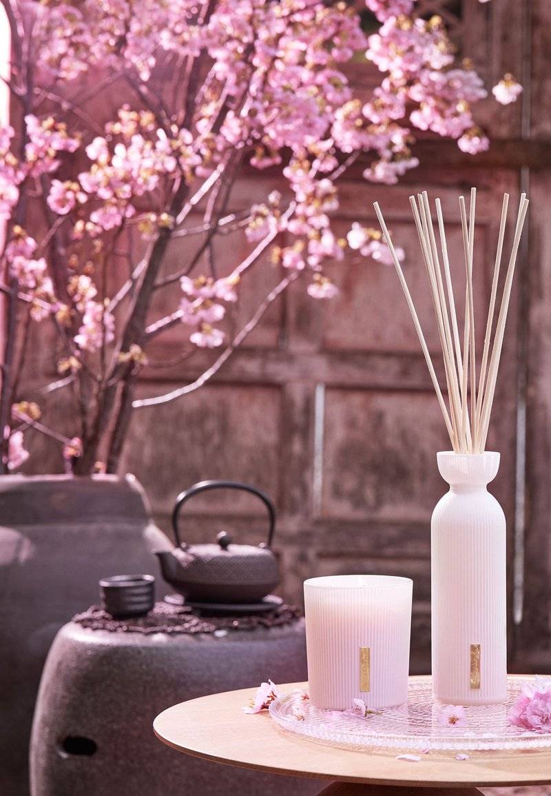 Rituals Rituals SCENTED CANDLE THE RITUAL OF SAKURA - FLORAL - CHERRY BLOSSOM & RICE MILK - Scented candle Verkauf