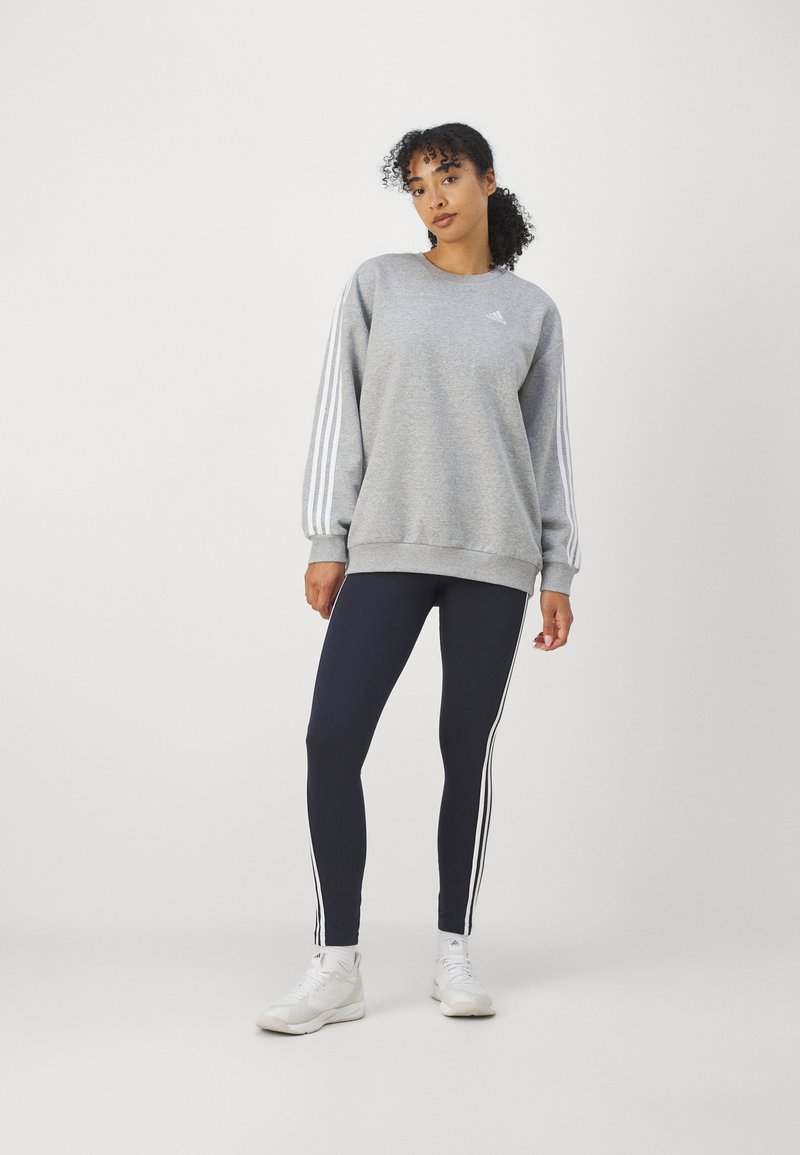 adidas Sportswear adidas Sportswear ESSENTIALS 3 STRIPES OVERSIZED - Sweatshirt Fabrik Onlineshop