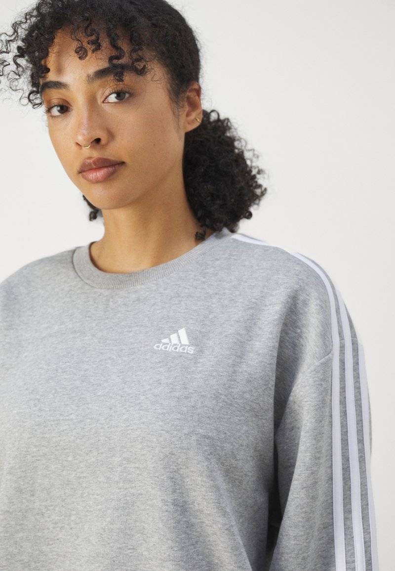 adidas Sportswear adidas Sportswear ESSENTIALS 3 STRIPES OVERSIZED - Sweatshirt Fabrik Onlineshop