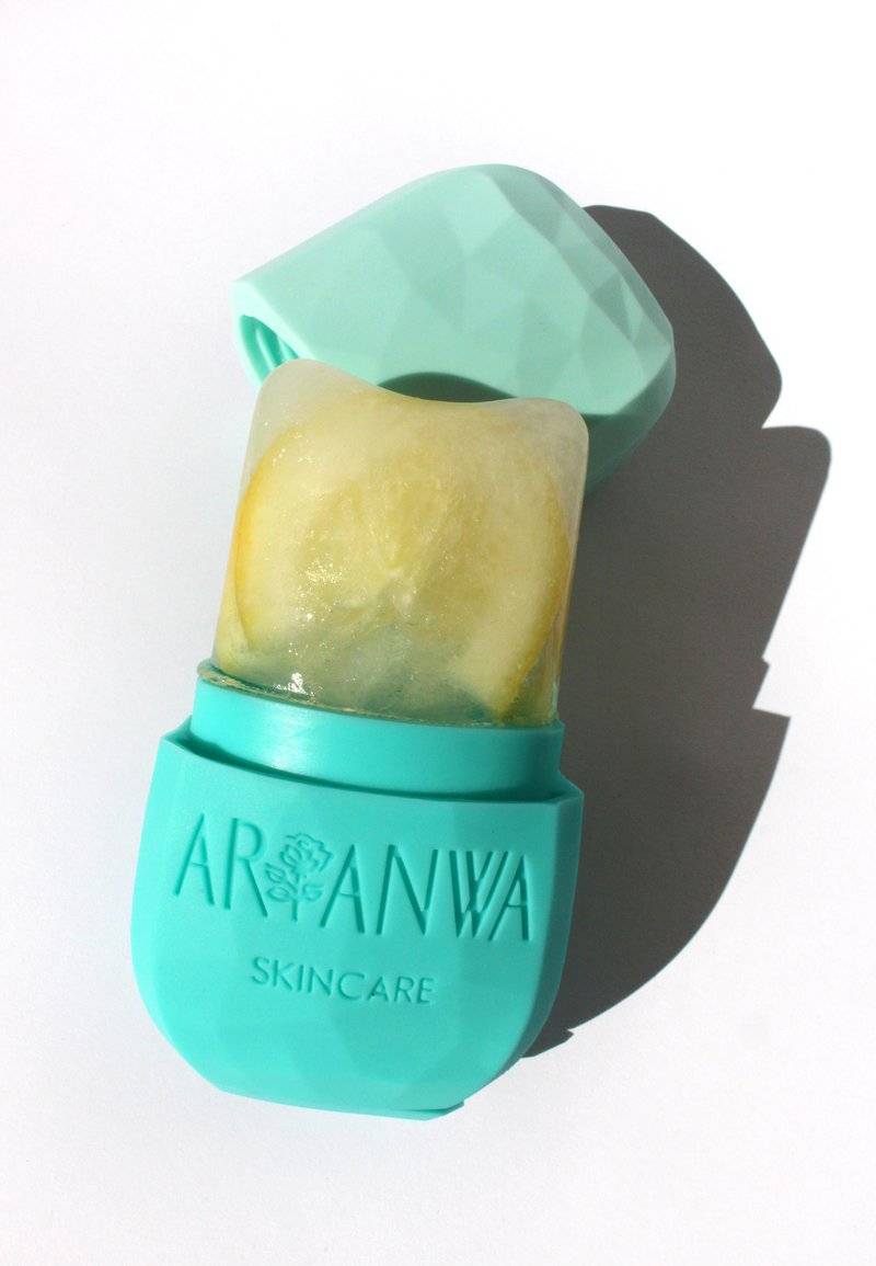 ARI ANWA Skincare ARI ANWA Skincare FACIAL ICE CUBE - MASSAGE ROLLER TOOL - Skincare tool - fresh blue Black Friday