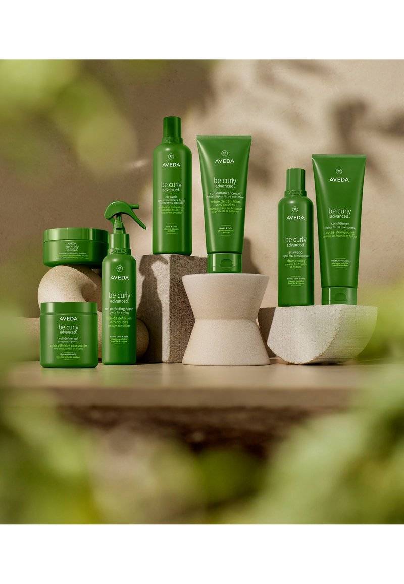 Aveda Aveda BE CURLY ADVANCED™ COIL DEFINER GEL - Hair styling Räumungsverkauf