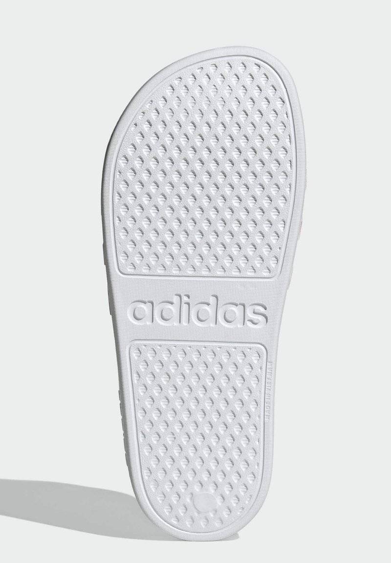 adidas Performance adidas Performance ADILETTE AQUA - Pool slides - white Kostenloser Versand international