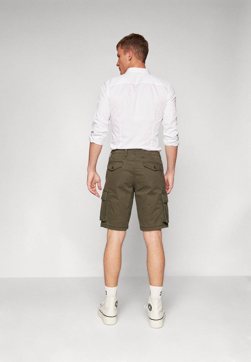 GAP GAP CARGO - Shorts - black moss Saisonale Angebote