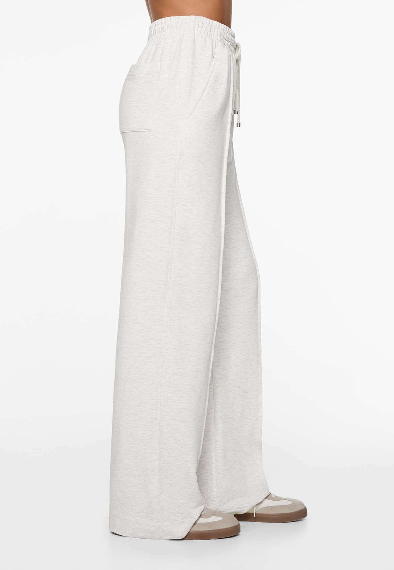 OYSHO OYSHO SOFT TOUCH RELAXED STRAIGHT-LEG - Tracksuit bottoms - mottled light grey Nur noch ein Tag übrig