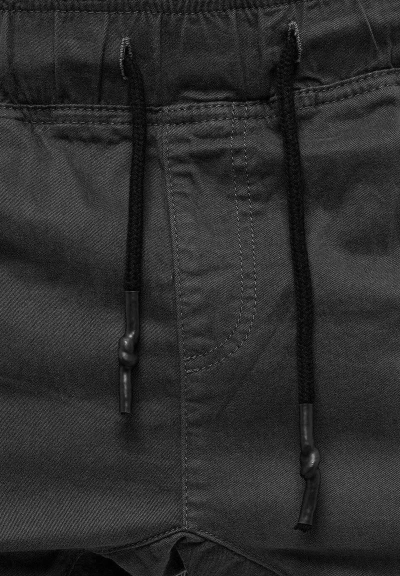 Tazzio Tazzio Cargo trousers - anthrazit Cyber Monday