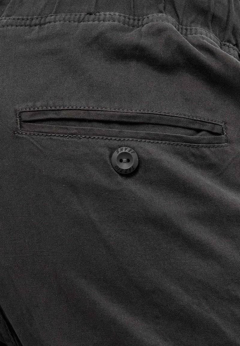 Tazzio Tazzio Cargo trousers - anthrazit Cyber Monday