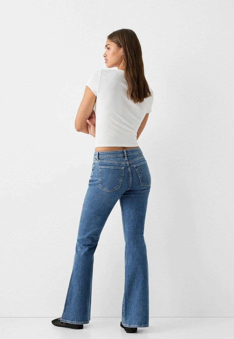 Bershka Bershka Flared Jeans - light blue denim Vatertagsangebot