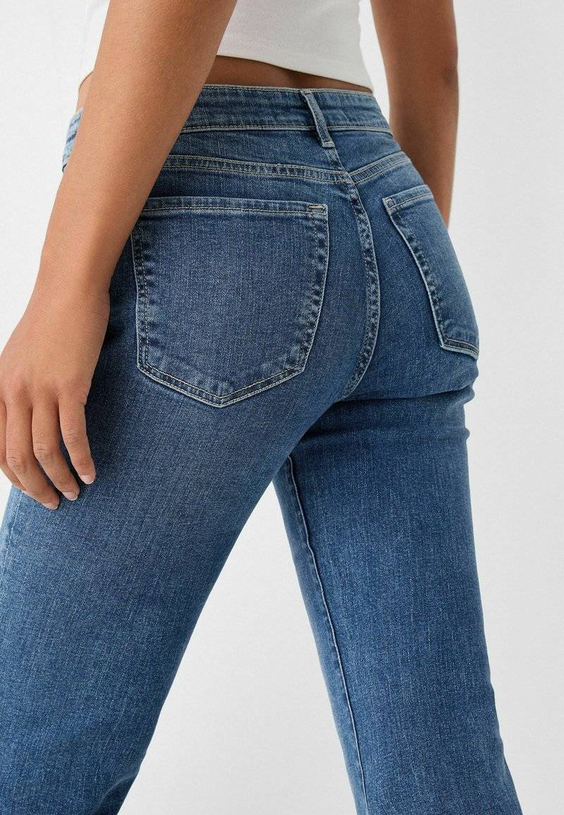 Bershka Bershka Flared Jeans - light blue denim Vatertagsangebot