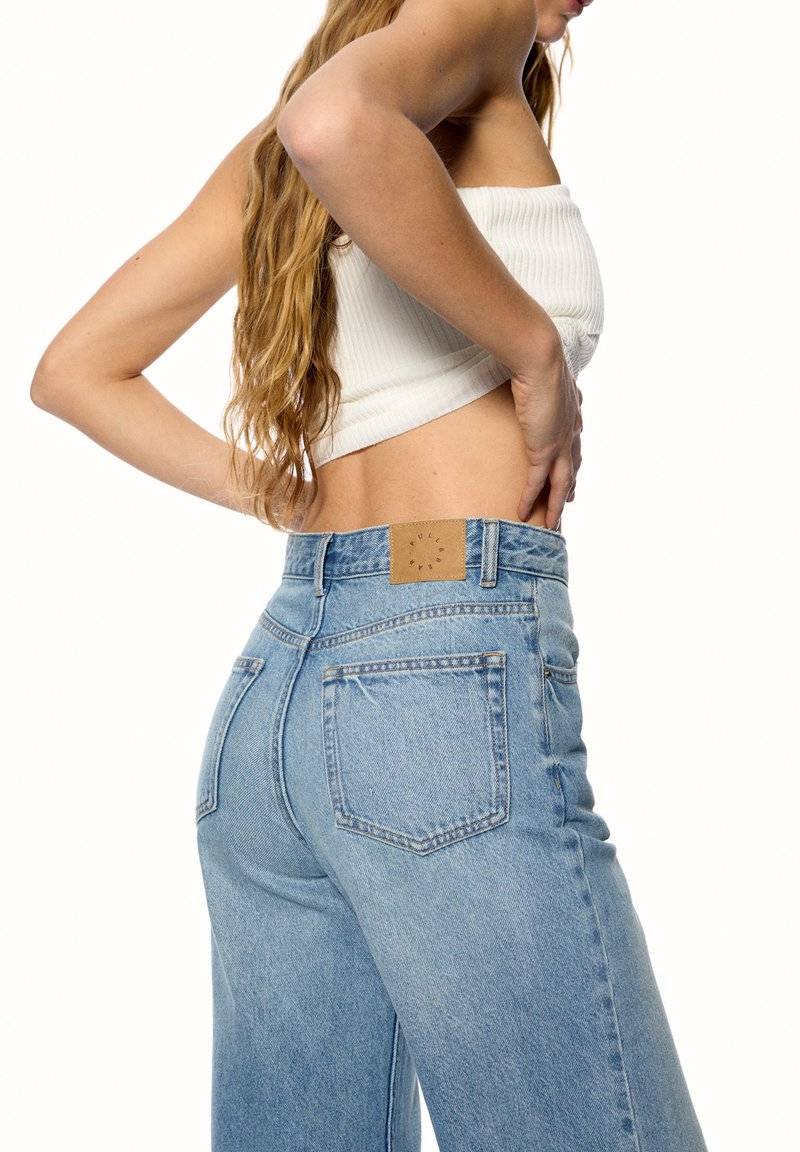 PULL&BEAR PULL&BEAR HIGH WAIST - Flared Jeans - blue Jubiläumsangebot