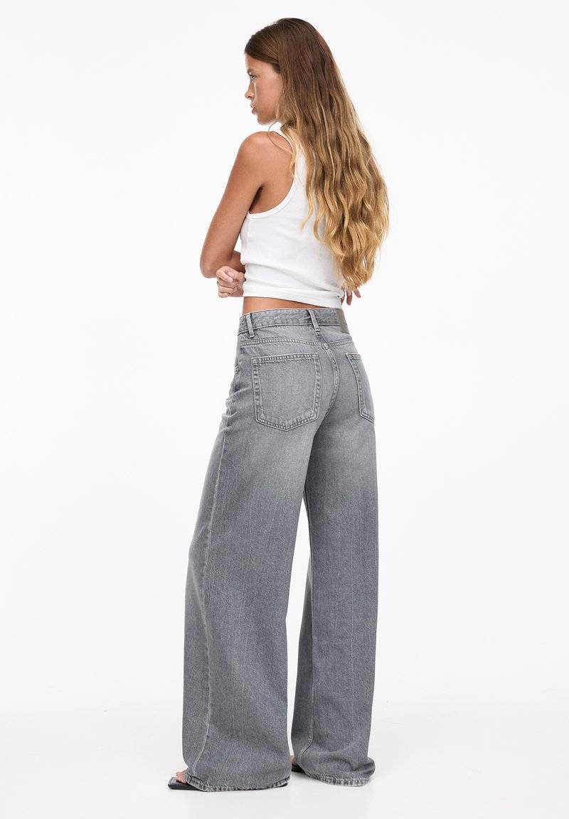 PULL&BEAR PULL&BEAR OVERSIZE - Flared Jeans - grey Heißer Verkauf
