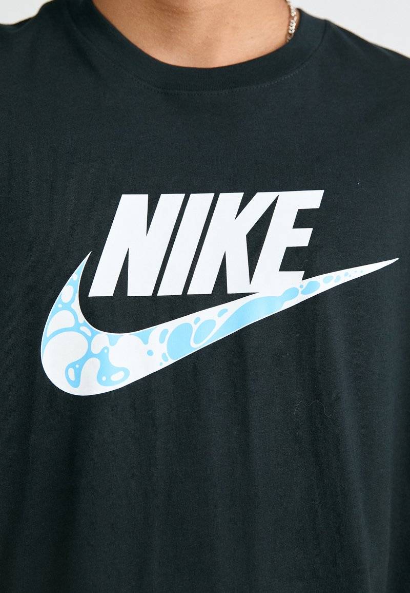Nike Sportswear Nike Sportswear TEE FUTURA - Print T-shirt - black Tägliche Deals