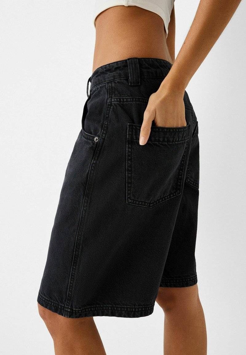 Bershka Bershka BERMUDA - Denim shorts - black Riesige Ersparnisse