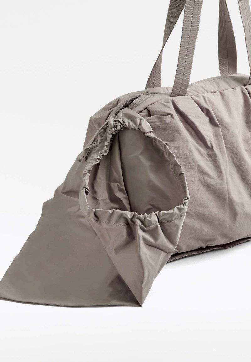 OYSHO OYSHO RUCHED - Holdall - grey Letzte 2 Tage