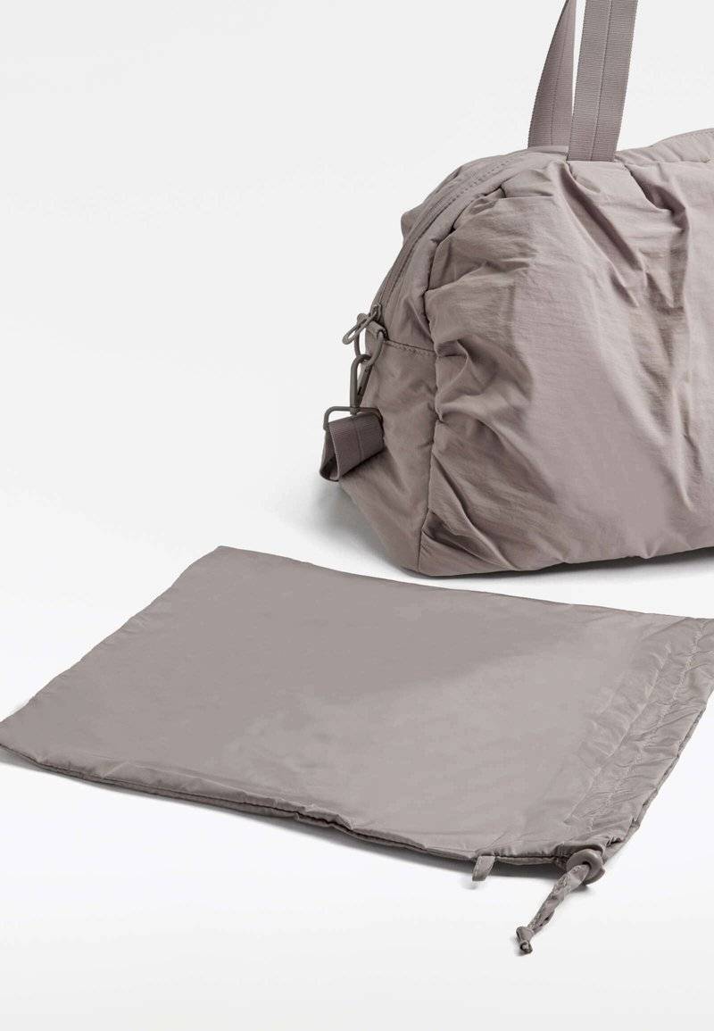 OYSHO OYSHO RUCHED - Holdall - grey Letzte 2 Tage