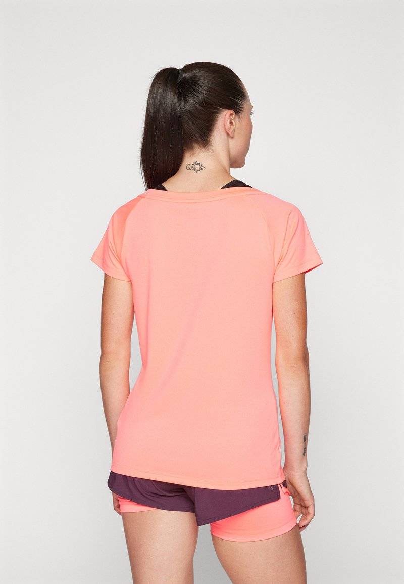 Puma Puma TRAIN FAVORITE CAT TEE - Sports T-shirt - sunset glow Bis zu 60% Rabatt