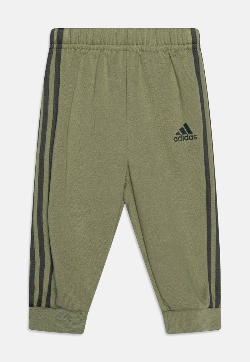 adidas Performance adidas Performance ESSENTIALS ALLOVER PRINTED - Tracksuit - tent green Nur für heute