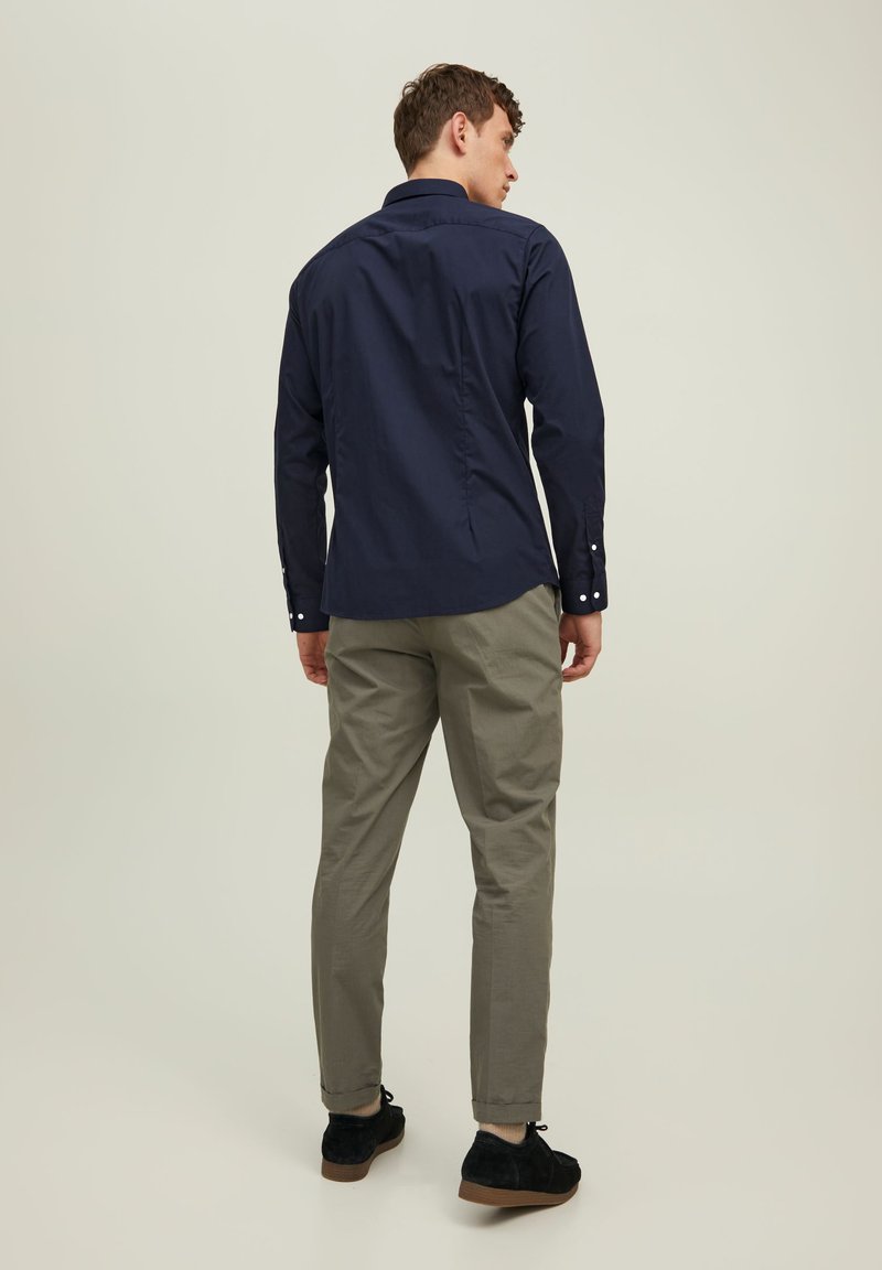Jack & Jones Jack & Jones JJJOE SHIRT PLAIN - Formal shirt - navy blazer Muttertagsangebot