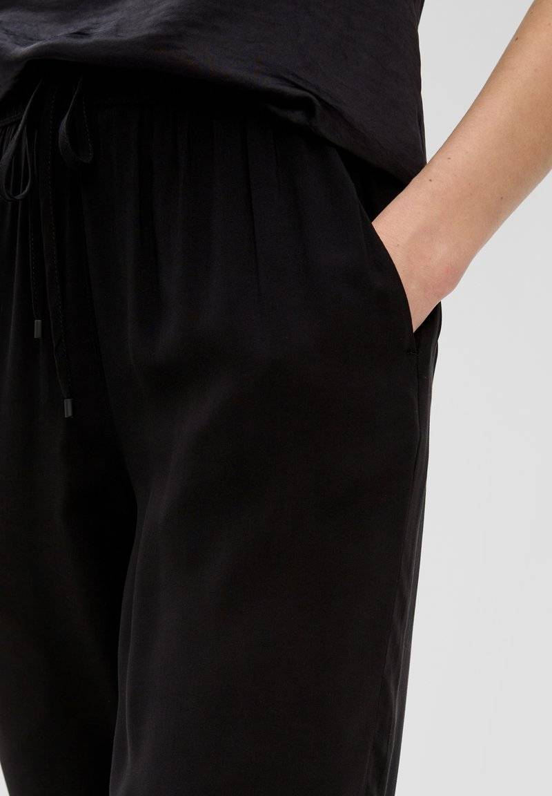 s.Oliver s.Oliver ANKLE-AUS REINER - Trousers - schwarz Zeitlich begrenztes Angebot
