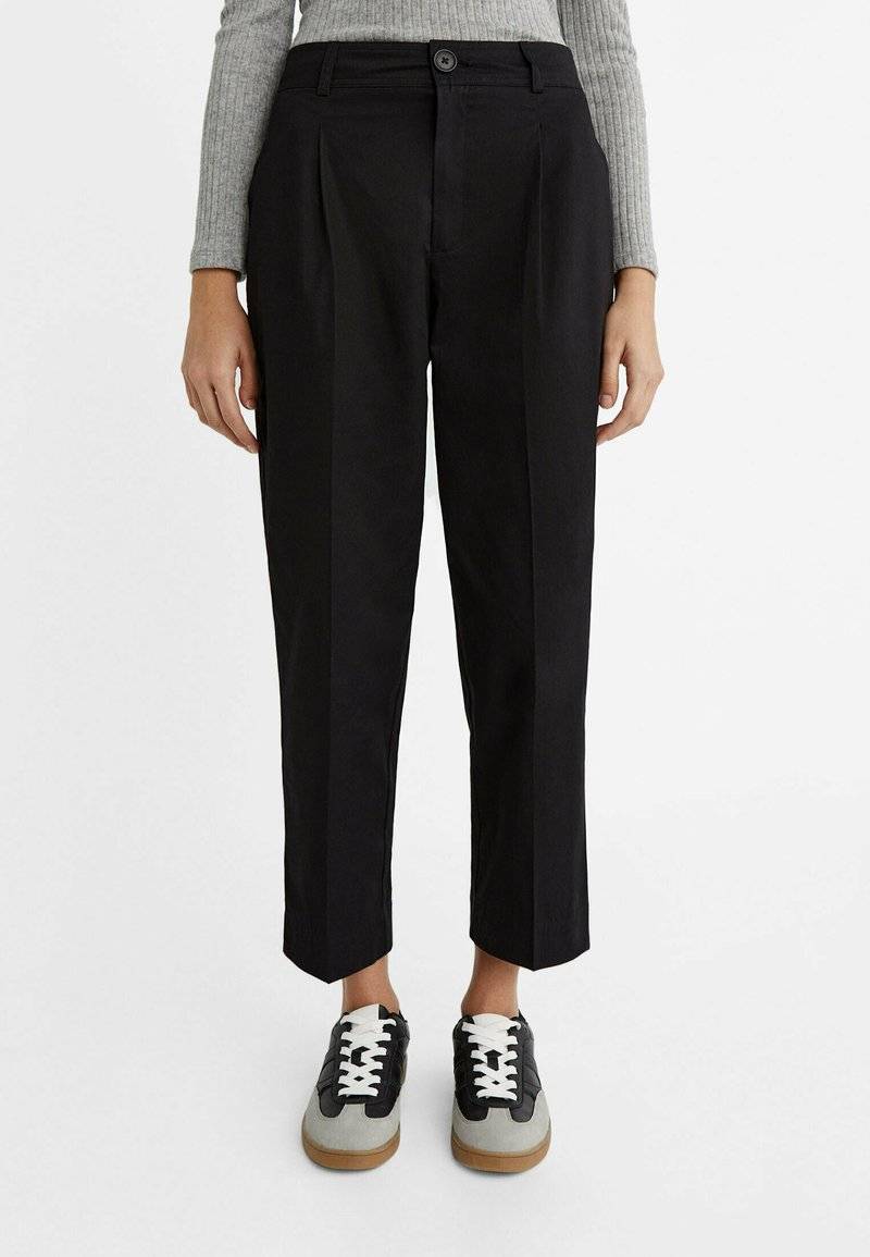 Stradivarius Stradivarius CARROT WITH DARTS DETAIL - Trousers - black Blitzangebot