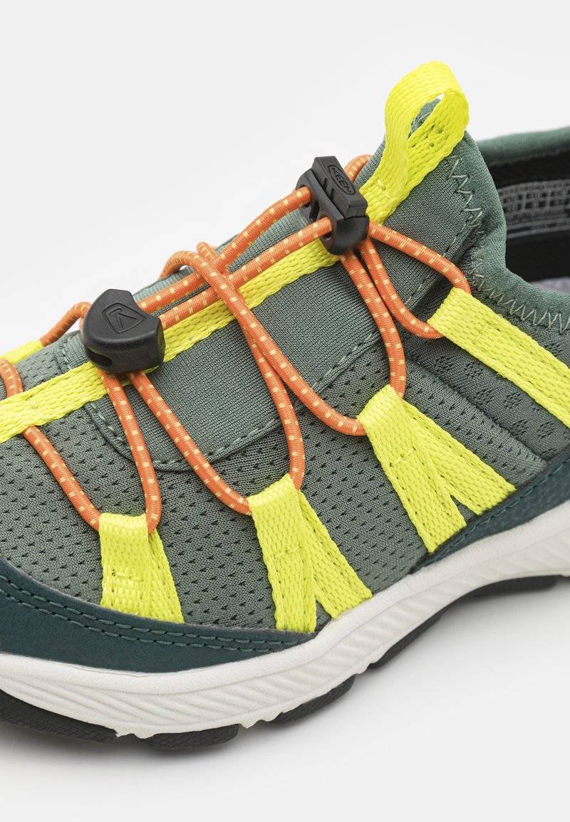 Keen Keen MOTOZOA UNISEX - Hiking shoes - green Letzter Tag