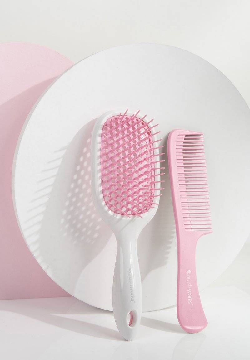 Brushworks Brushworks BRUSHWORKS BLOWDRY BRUSH AND COMB - Hair set - pink & white Angebote