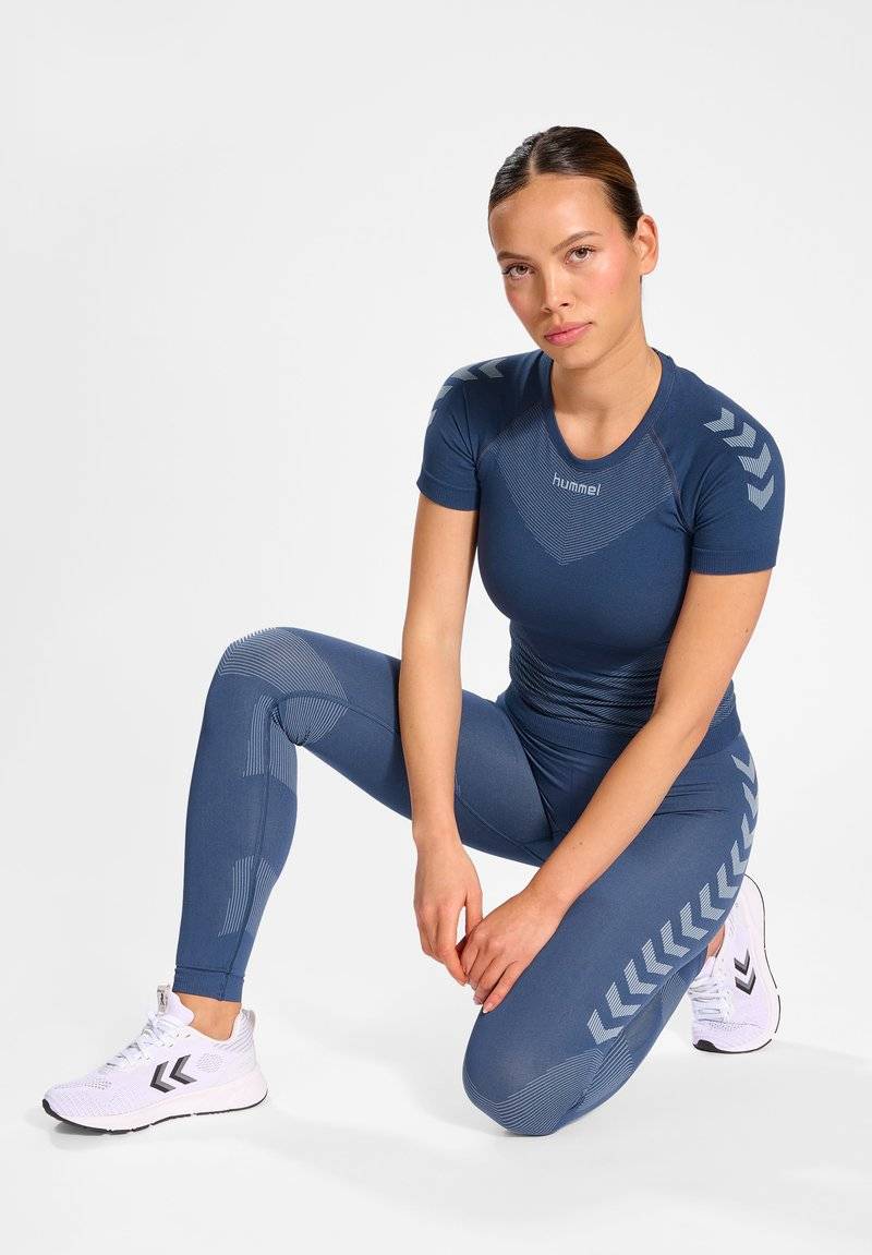 Hummel Hummel FIRST SEAMLESS - Sports T-shirt - vintage indigo Online Shopping