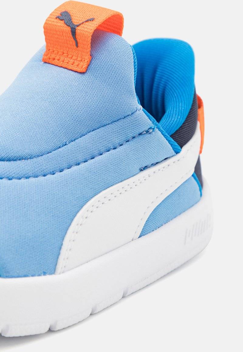 Puma Puma COURTFLEX V3 EASE IN UNISEX - Training shoe Top Angebot
