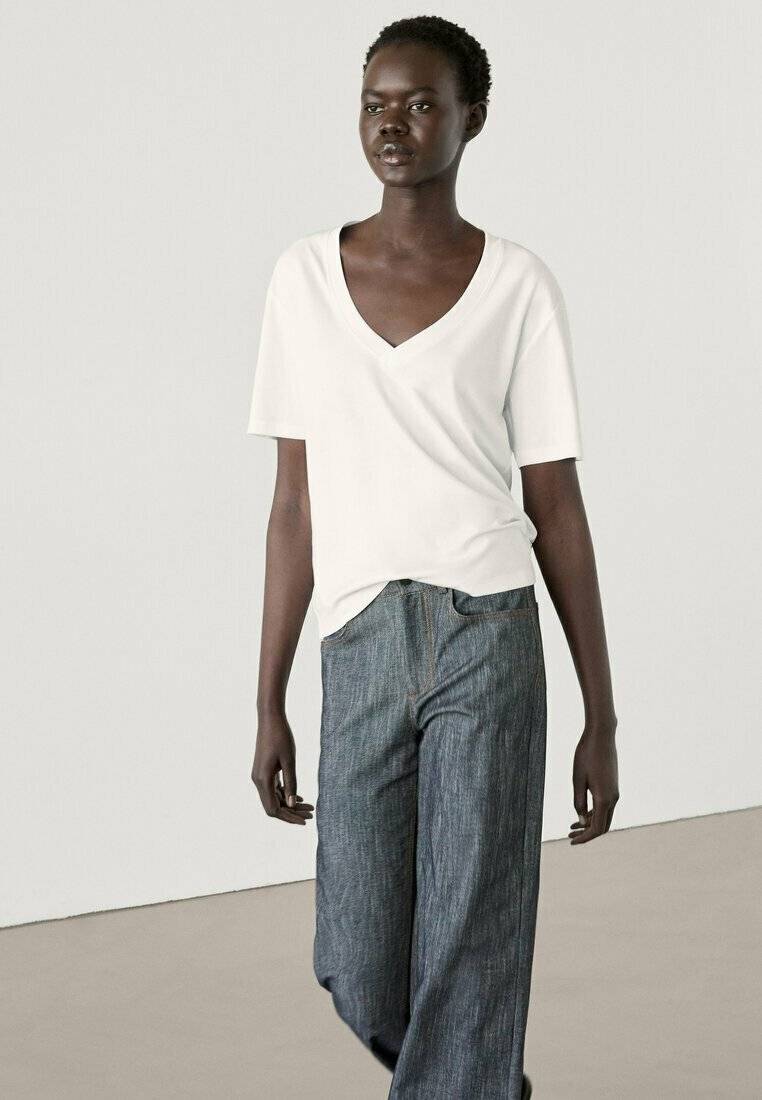 Massimo Dutti Massimo Dutti V-NECK - Basic T-shirt - white Nur noch ein Tag übrig