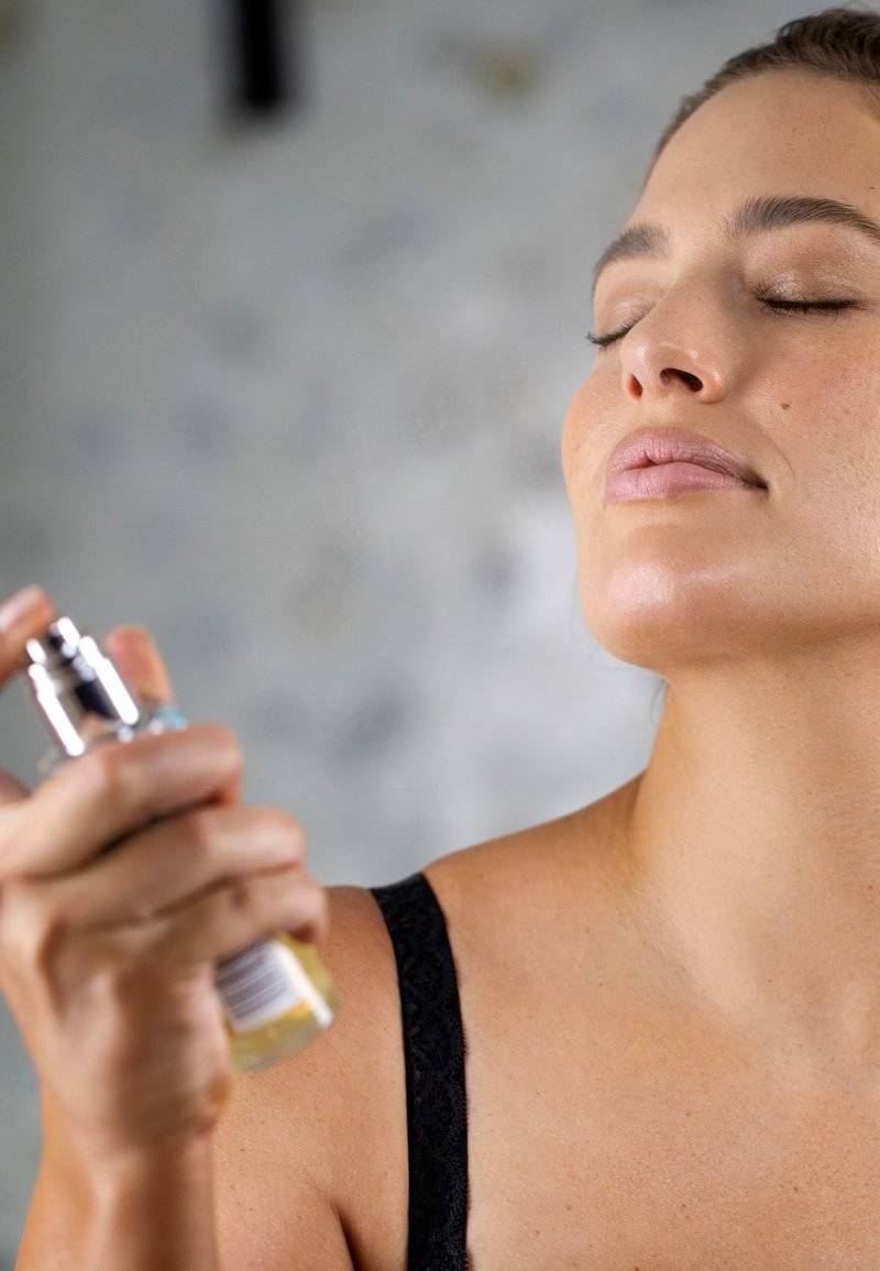 St. Tropez St. Tropez SELF TAN PURITY BRONZING WATER FACE MIST - Self tan Schlussverkauf