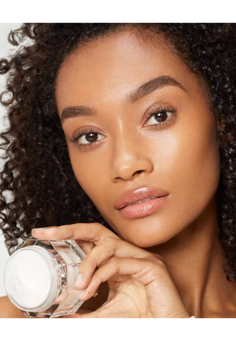 Charlotte Tilbury Charlotte Tilbury CHARLOTTE'S MAGIC CREAM SPF - REFILLABLE - Face cream Exklusive Angebote