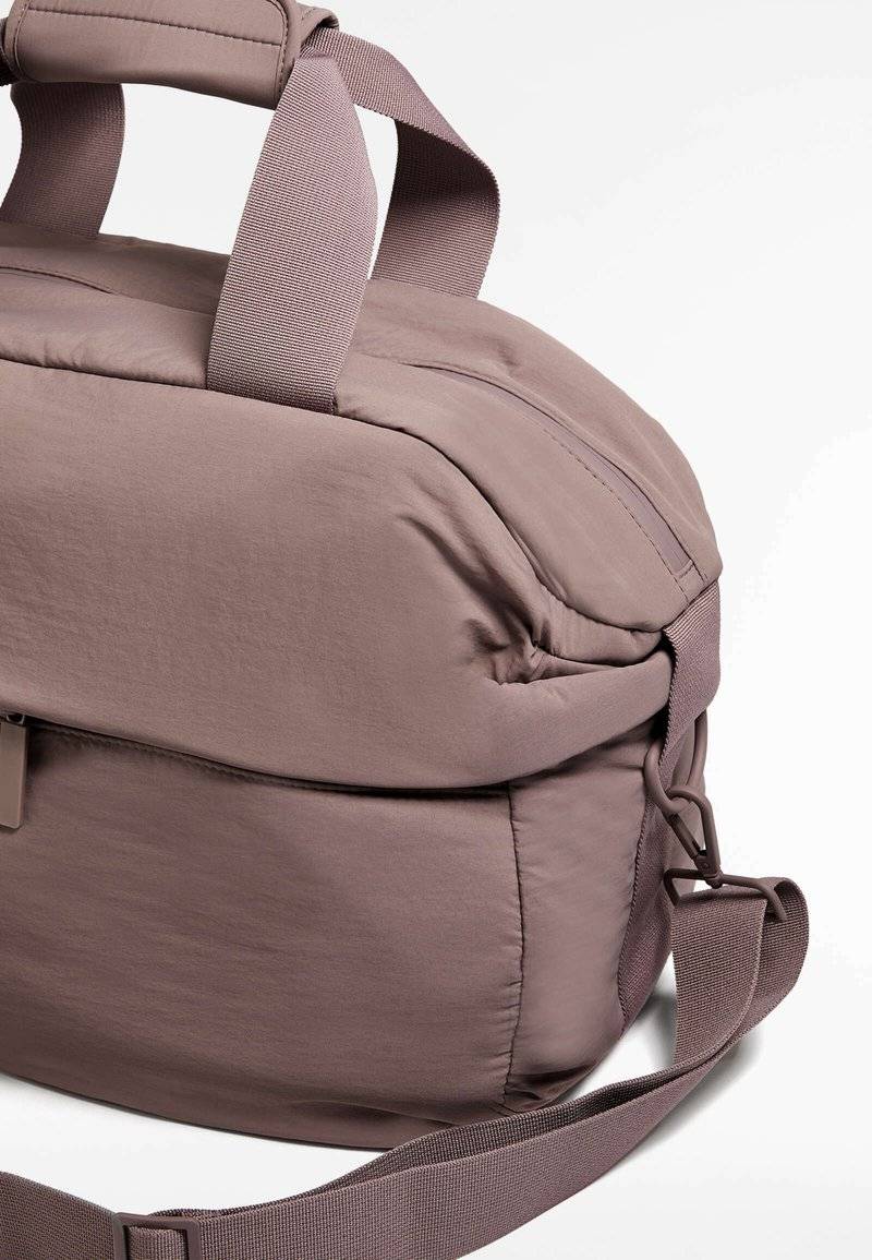 OYSHO OYSHO WITH FLAP POCKET - Sports bag - pink Tiefpreis