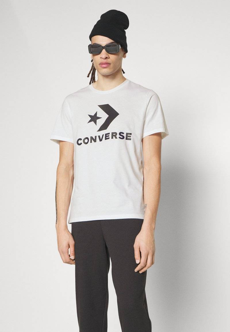 Converse Converse GO TO STAR CHEVRON TEE UNISEX - Print T-shirt - white Hotsell
