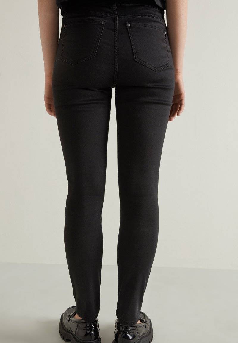 Tezenis Tezenis PUSH-UP - Slim fit jeans - nero Exklusivangebot
