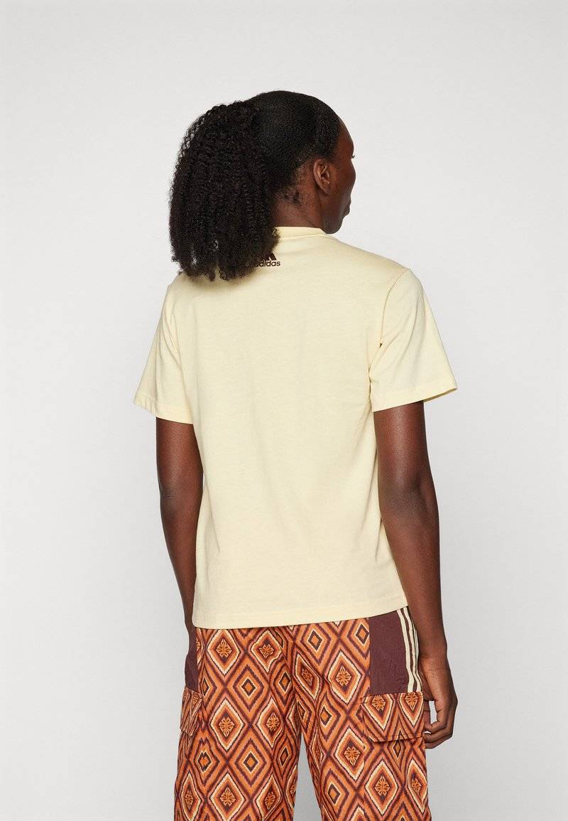 adidas Sportswear adidas Sportswear ADIDAS FARM RIO GRAPHIC - Print T-shirt - easy yellow Wochenangebot