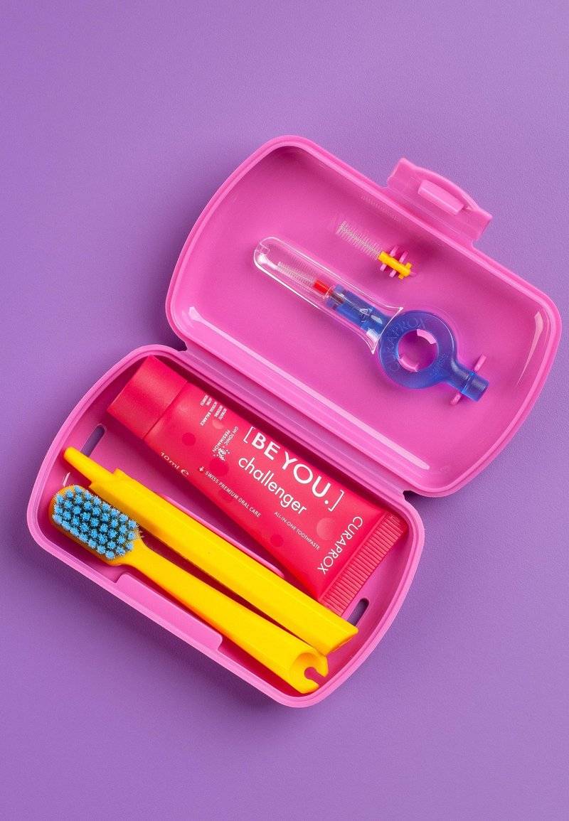 Curaprox Curaprox TRAVEL SET - Bath and body set - pink Bis zu 50% Rabatt