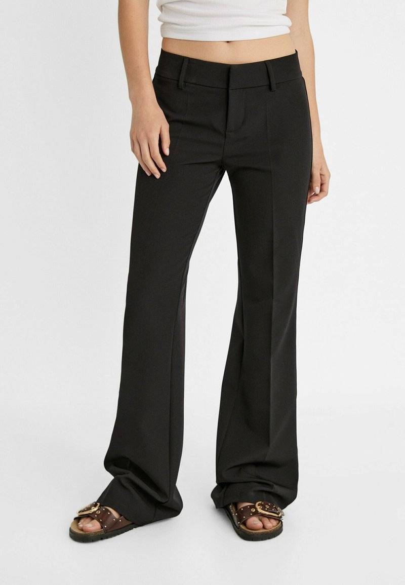 Stradivarius Stradivarius TAILORED FLARED - Trousers - black Günstiger Verkauf