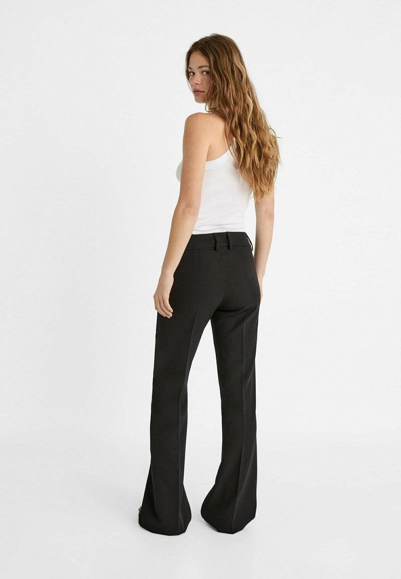 Stradivarius Stradivarius TAILORED FLARED - Trousers - black Günstiger Verkauf