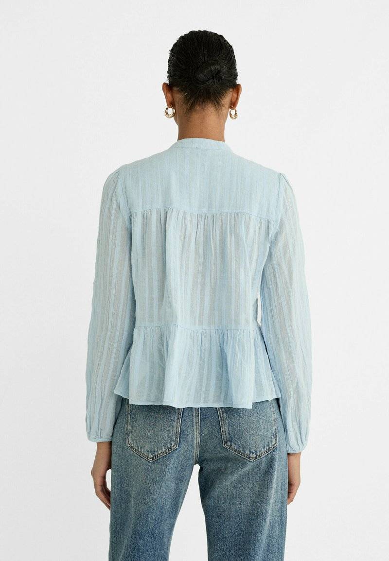 Stradivarius Stradivarius FLOWING BOHO - Blouse - light blue Exklusivangebot
