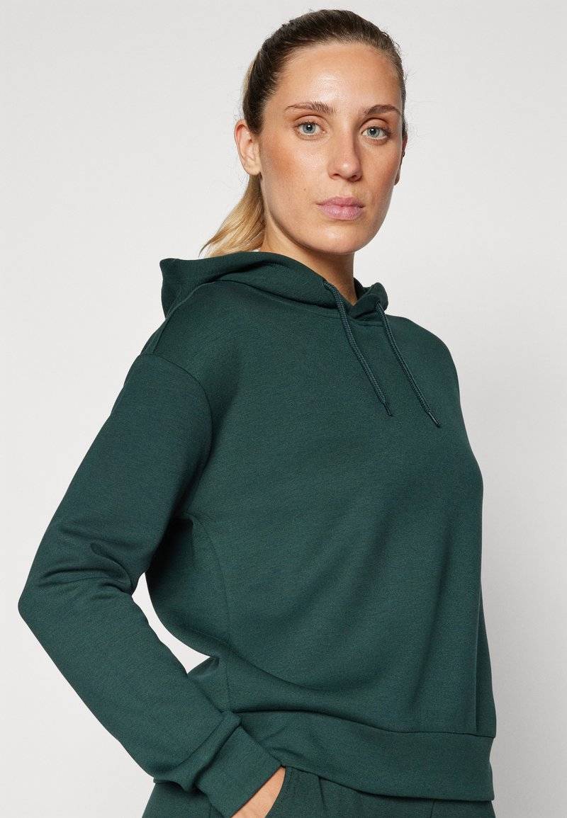 ONLY Play ONLY Play ONPLOUNGE HOOD - Hoodie - scarab Begrenzte Freigabe